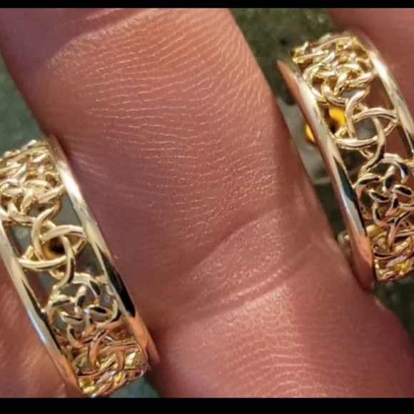 LAST 4 KENDRA SCOTT AVAILABLE.  MAKE AN OFFER ON 1 OR ALL. GENIUNE - Picture 6 of 11